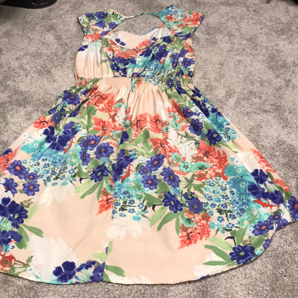 Summer dress - Picture 3 of 6